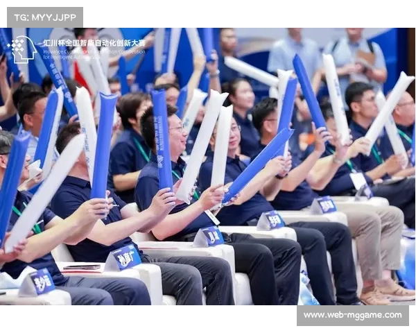 杠铃砸地巨响与呐喊交织,汇川体育馆见证女子举重力量迸发 杠铃砸地巨响与呐喊交织,汇川体育馆见证女子举重力量迸发