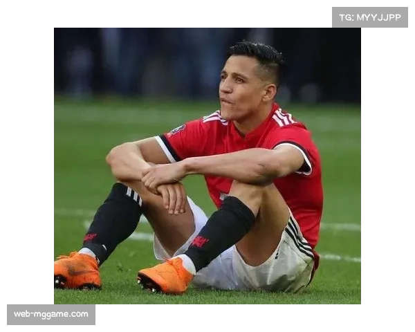 转播镜头捕捉：阿森纳助教手持数据板，实时记录对方防守转换速度